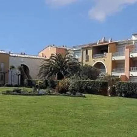 T3 Avec Terrasse, Parking Et Animaux Admis A 200m De La - Fr-1-749-88 דירה *